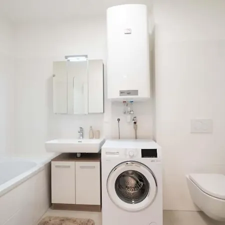 Stilvolle 2-zimmer In Graz-lend Mit Tiefgaragenplatz גראץ